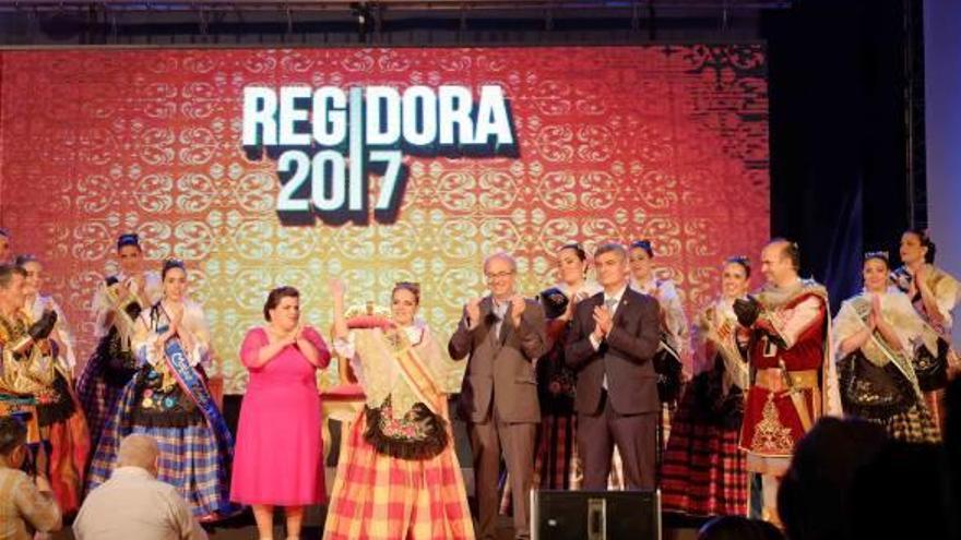 La Regidora Mayor, Vanessa Valls, en el centro del escenario durante la proclamación.