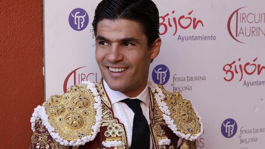 El torero Pablo Aguado vuelve a El Bibio esta feria de Begoña: &quot;Cada vez hay más jóvenes en las plazas y eso augura un futuro muy bueno para la tauromaquia&quot;