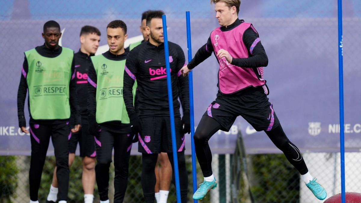 El Barça es va entrenar ahir a la Ciutat Esportiva Joan Gamper.  | EFE/ENRIC FONTCUBERTA