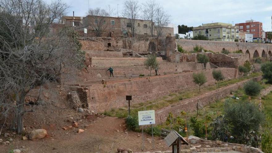 El proyecto renaturalizará los espacios naturales que rodean el edificio que va a convertirse en el futuro Museo Arqueológico Municipal. | MÒNICA MIRA