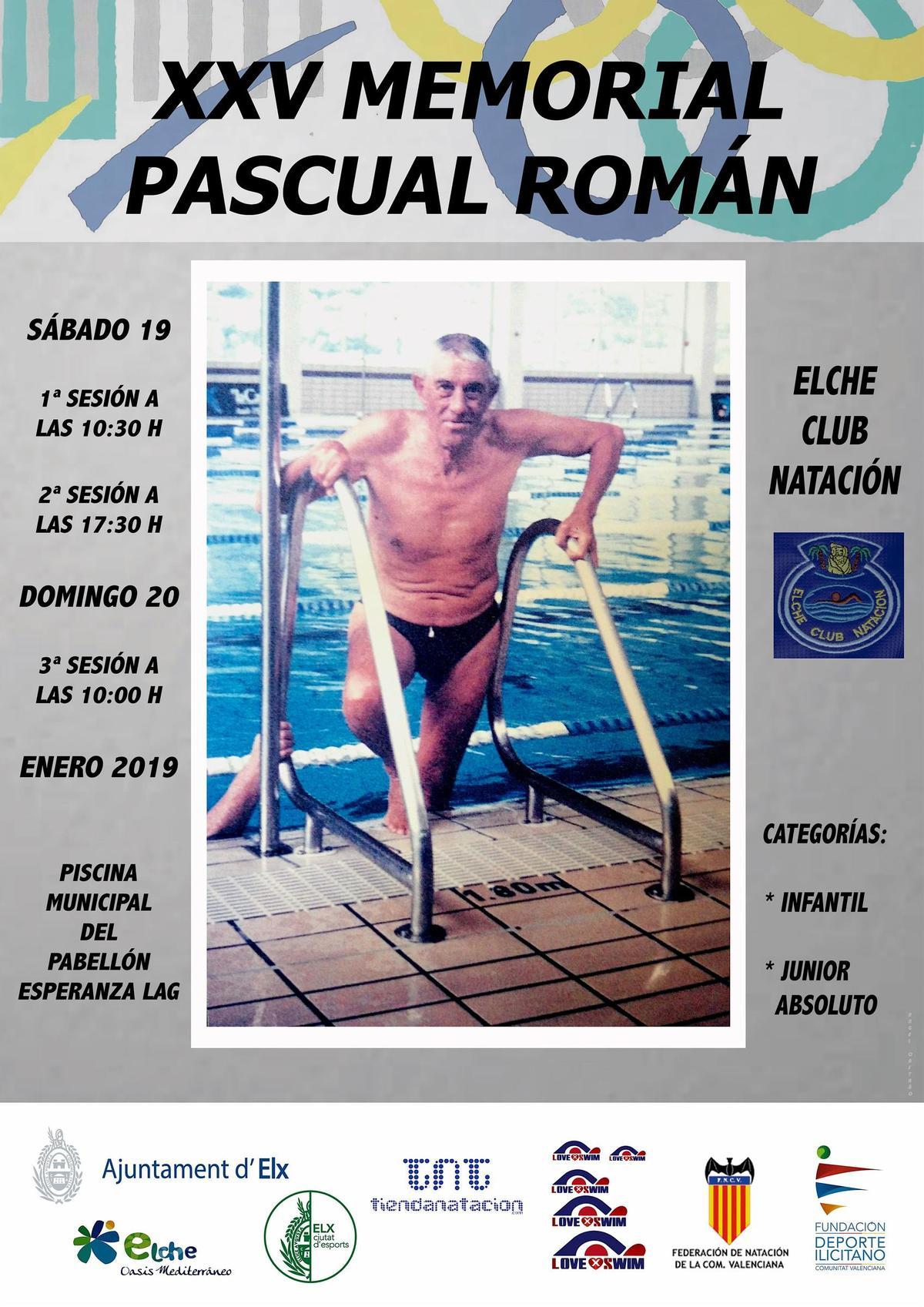 Pascual Román saliendo de la piscina