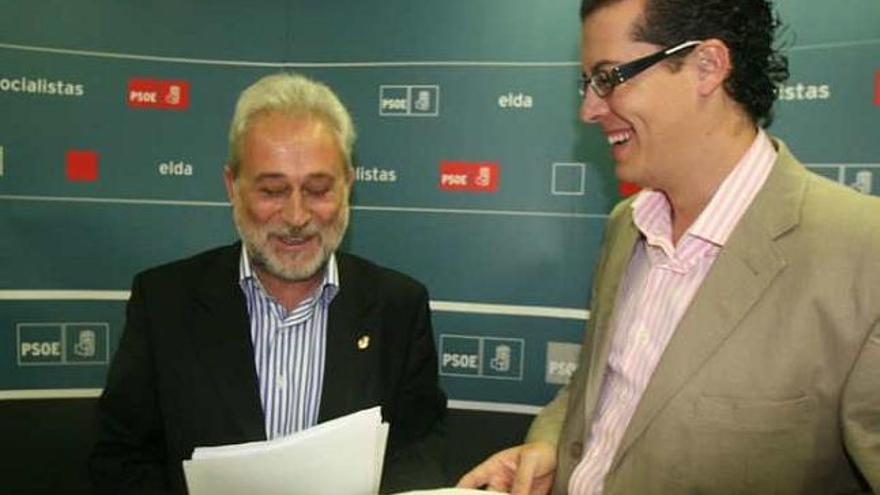 Azorín y Alfaro ayer en la sede del PSOE en Elda