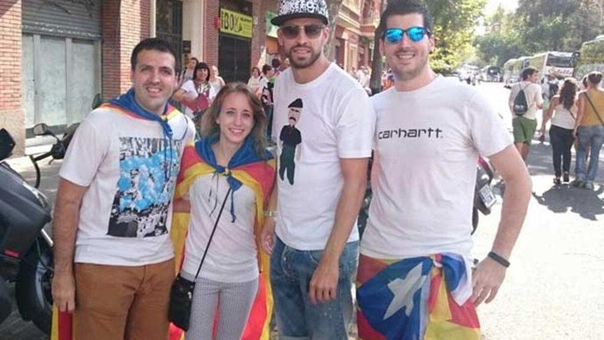 Gerard Piqué junto a varios amigos en la Via de la Meridiana de la Diada del 11 de septiembre