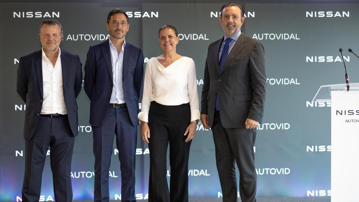Andrés Vidal, propietario y director general de Autovidal; Christian Costaganna, CEO de Nissan España; Esther Vidal, propietaria de Autovidal y gerente de Nissan Autovidal; y Alejandro Sáenz de San Pedro García, Conseller de Empresa, Autónomos y Energía del Govern Balear