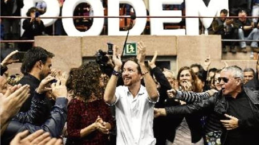 Pablo Iglesias va rebre un bany de masses, ahir, al pavelló de la Vall d&#039;Hebron de Barcelona