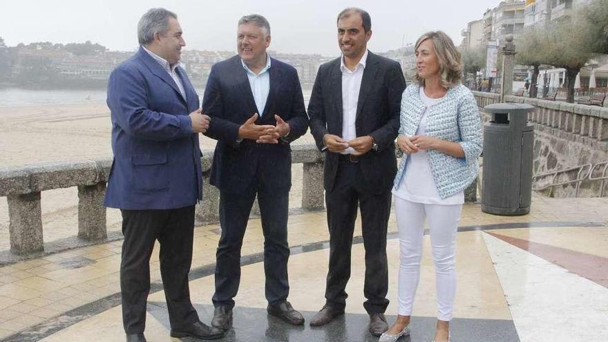 Luis Aragunde, Telmo Martín, Ángel Moldes y Salomé Peña, ayer en Sanxenxo. // Santos Álvarez