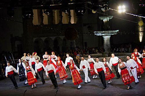 40 Folkloregruppen nehmen am Festival teil