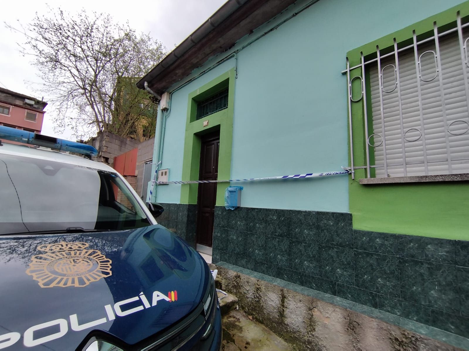 Detenido un joven de La Felguera por matar y descuartizar a su compañero de piso, un hombre de unos 70 años.
