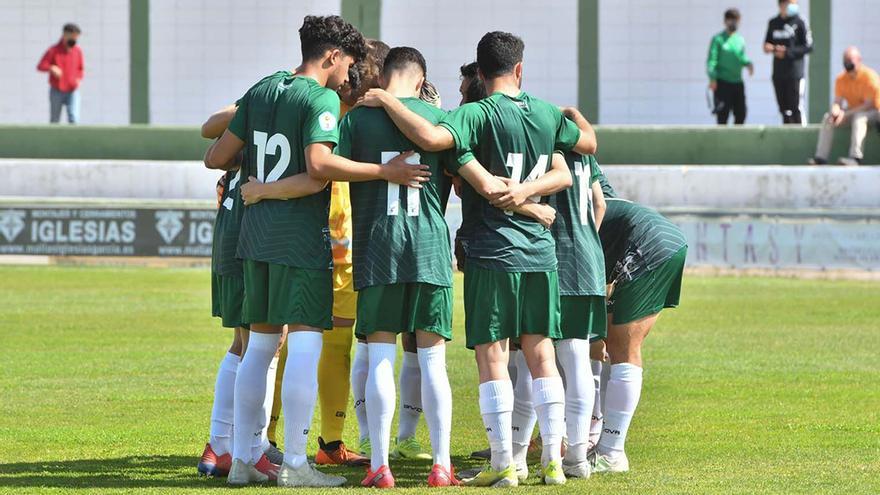 Jugadores del Córdoba B en el partido disputado en Pozoblanco en la primera fase de la competición.