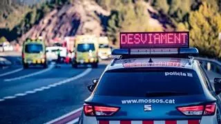 Muere un motorista en una caída en la C-14 en Vilanova de l'Aguda