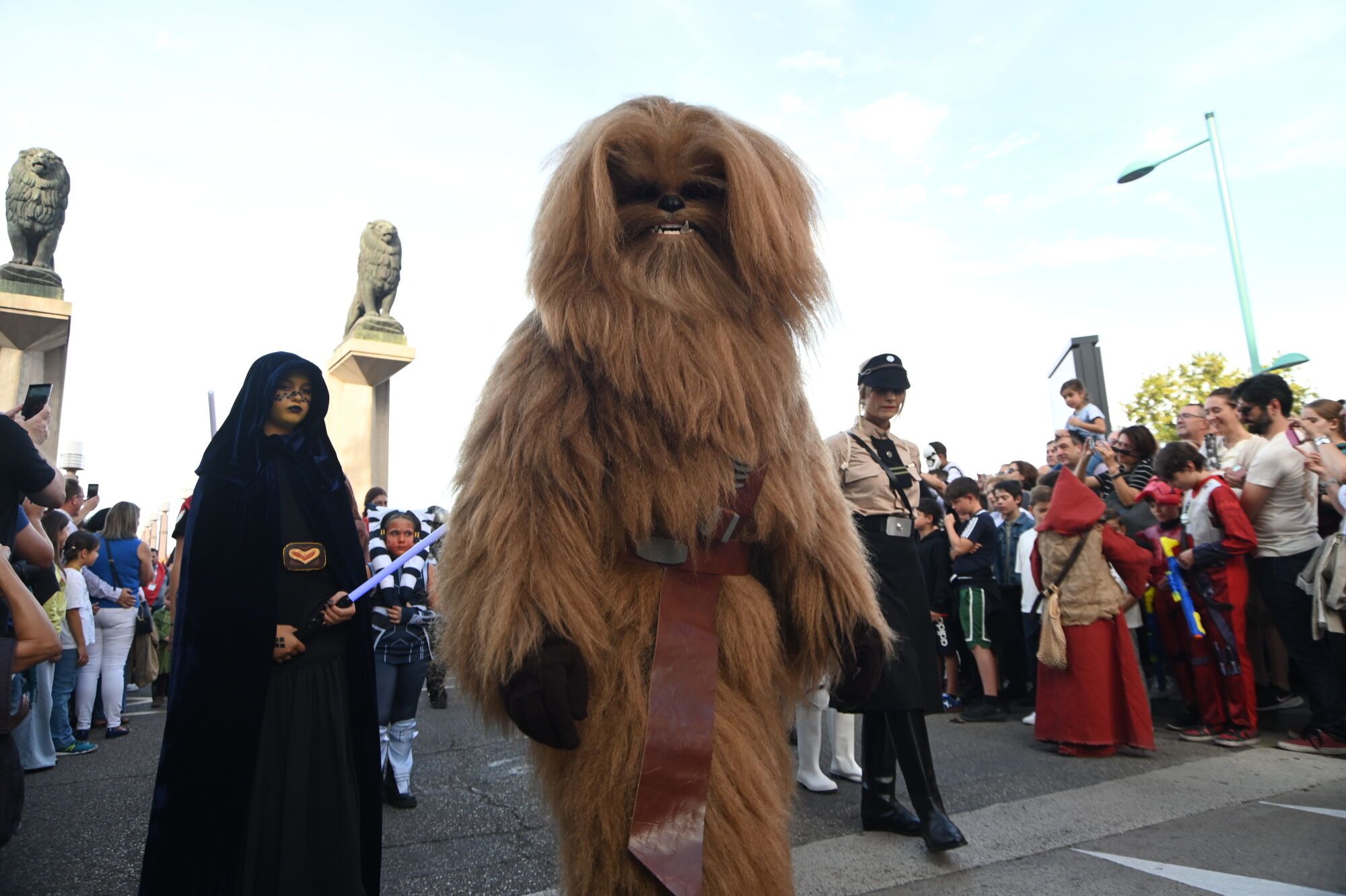 En imágenes | El desfile de Star Wars acerca la fuerza al público de Zaragoza