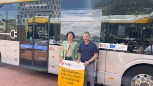 Núria Parlon y Carlos Cordon, alcaldes de Santa Coloma y Cerdanyola, presentan nuevos buses del AMB.