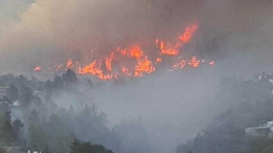 El incendio de La Palma pasa a nivel 2 y se desaloja por precaución a decenas de vecinos