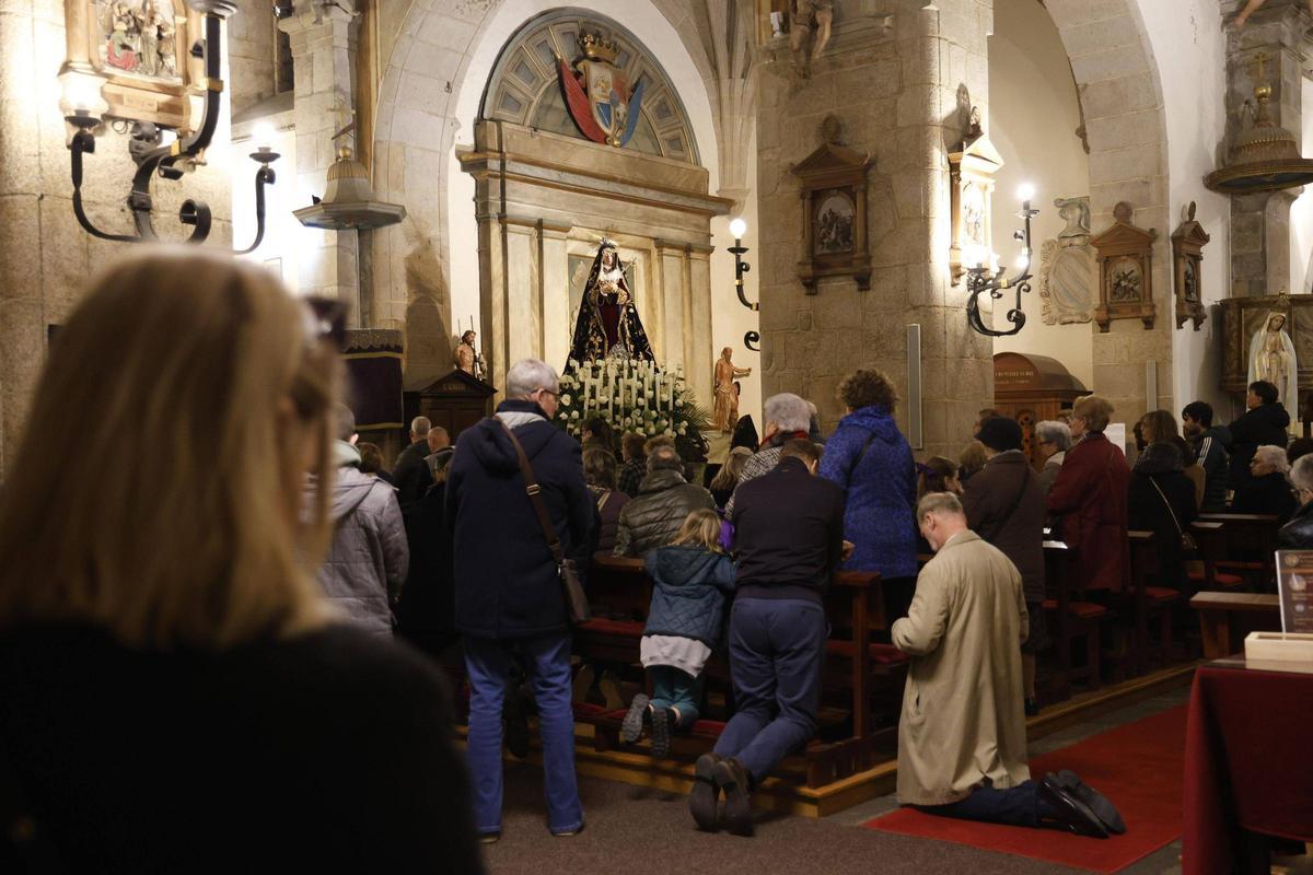 La Dolorosa llena de fervor las rúas de Santiago La Dolorosa llena de fervor las rúas de Santiago