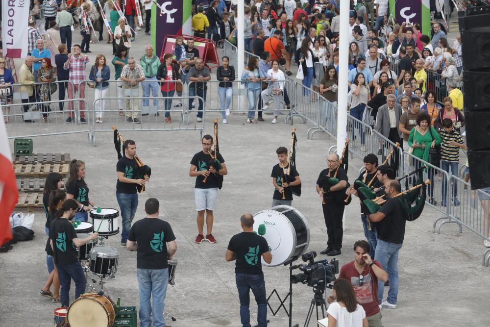 Gijón bate el récord de escanciado simultáneo de sidra