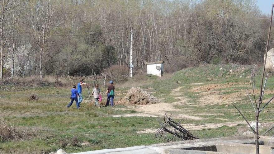 Actuaciones desarrolladas en el área de ocio de Las Eras, en Junquera de Tera, esta pasada primavera.