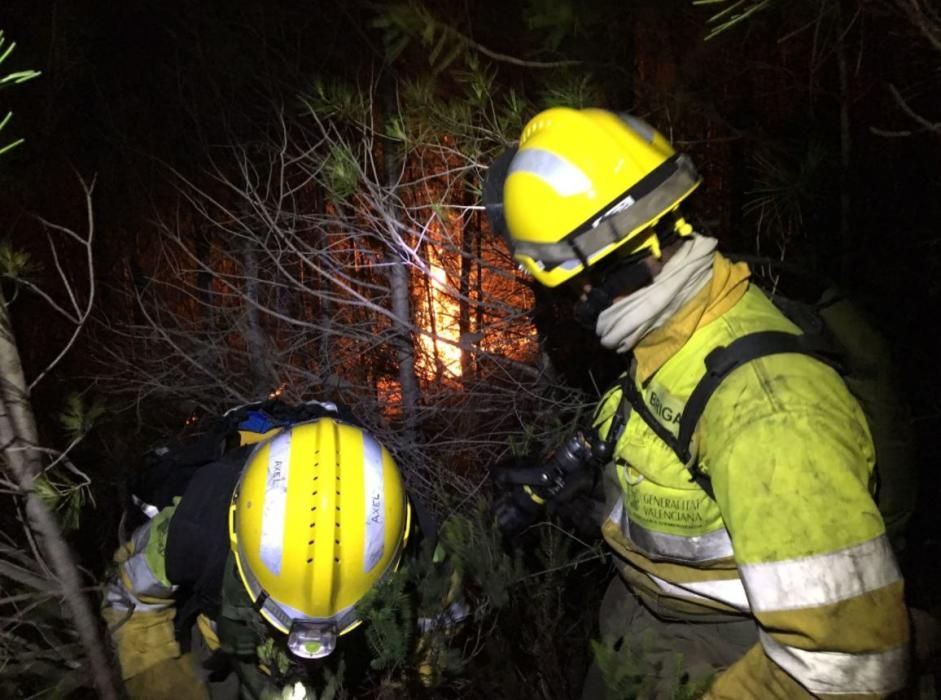 Un incendio amenaza la Calderona en Gátova