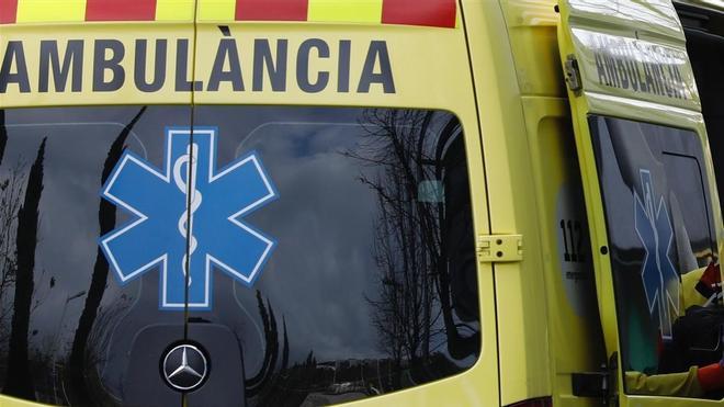 Una motorista resulta herida menos grave y un taxista grave en dos accidentes en la Via Augusta de Barcelona