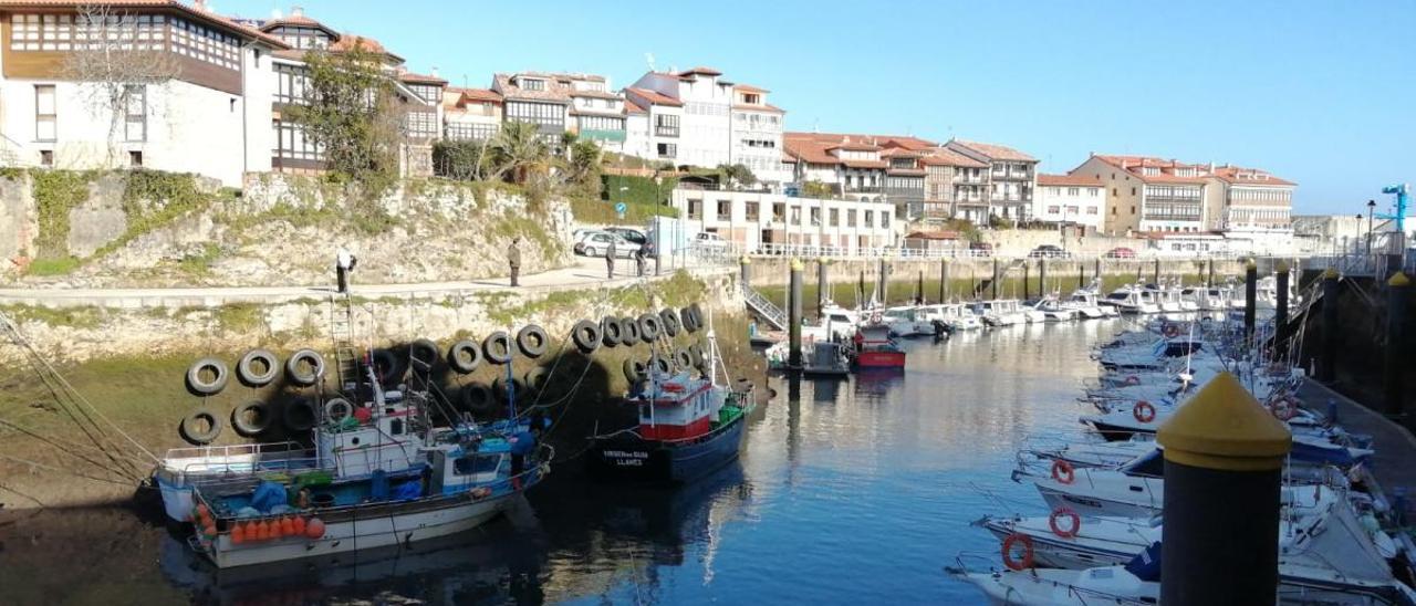 Pesqueros en el puerto de Llanes