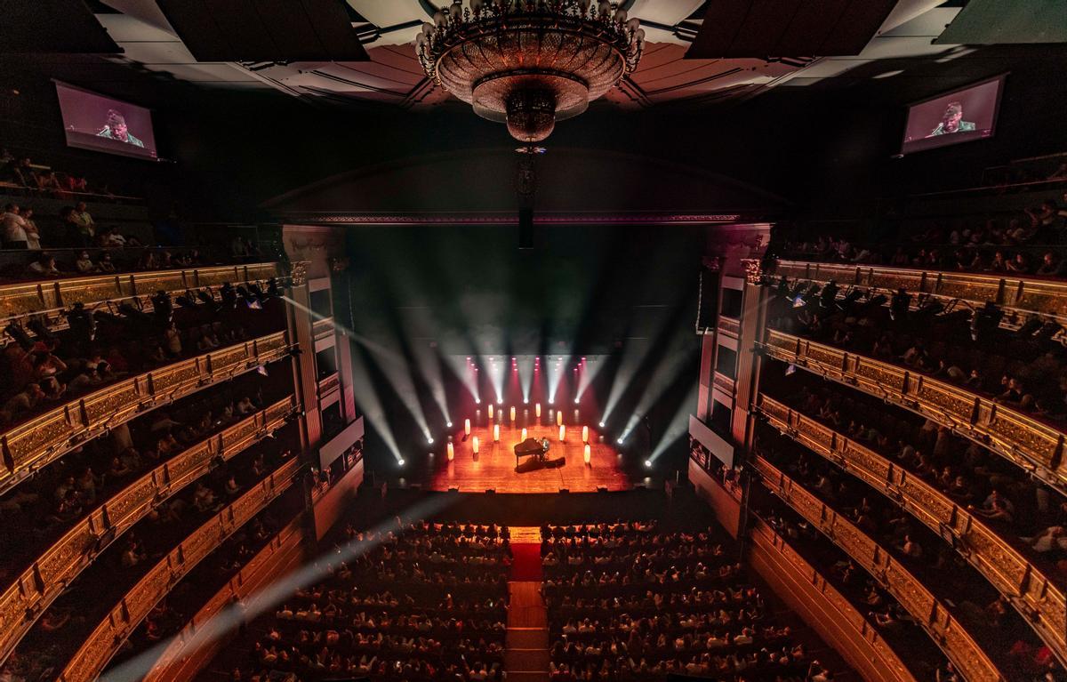 Pablo López durante su concierto en el Teatro Real dentro del Universal Music Festival