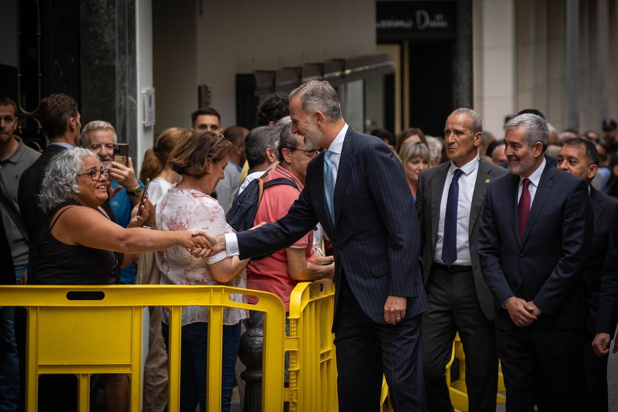 Felipe VI recibe la medalla de oro del Parlamento de Canarias