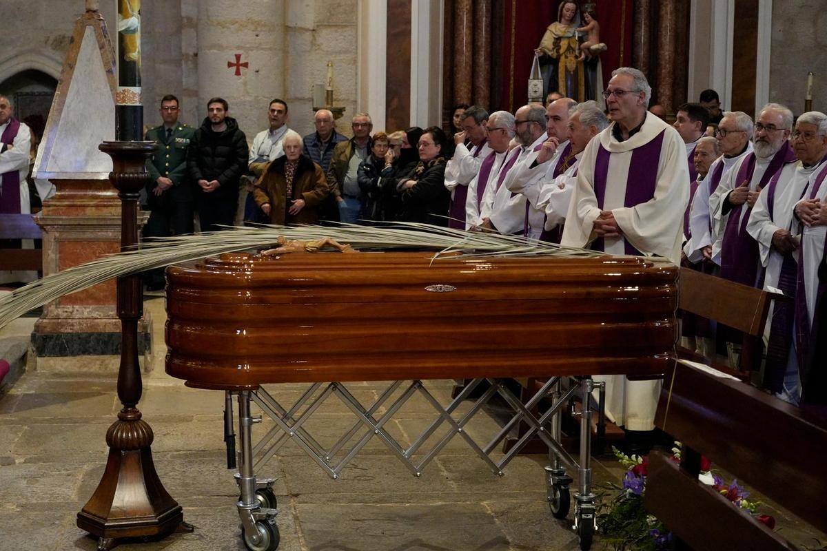 GALERÍA | La iglesia de San Ildefonso, abarrotada para despedir a José Ángel Rivera de las Heras