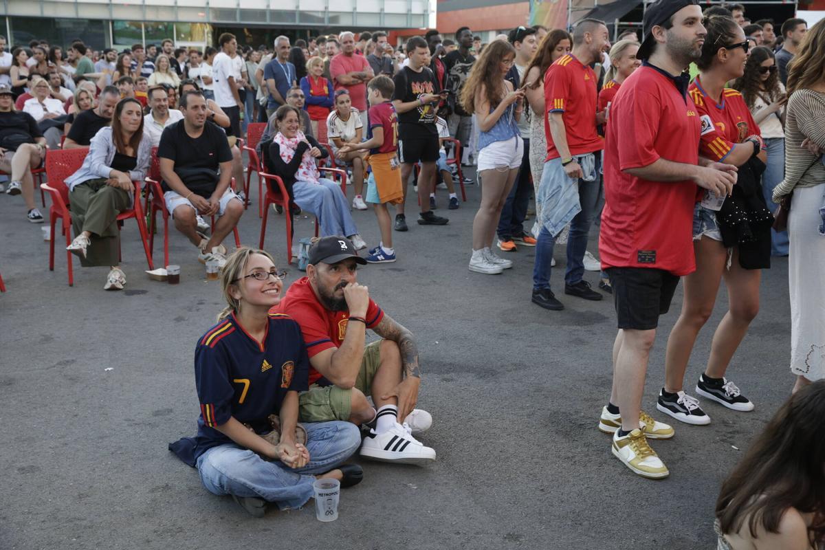 EN IMÁGENES: Metrópoli vibra con el primer paso de España hacia el Mundial
