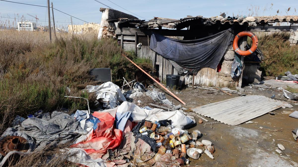 Infravivienda en la zona protegida.