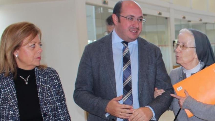 Pedro Antonio Sánchez, junto a la consejera María Isabel Sánchez-Mora, durante la inaguración del congreso de FERE