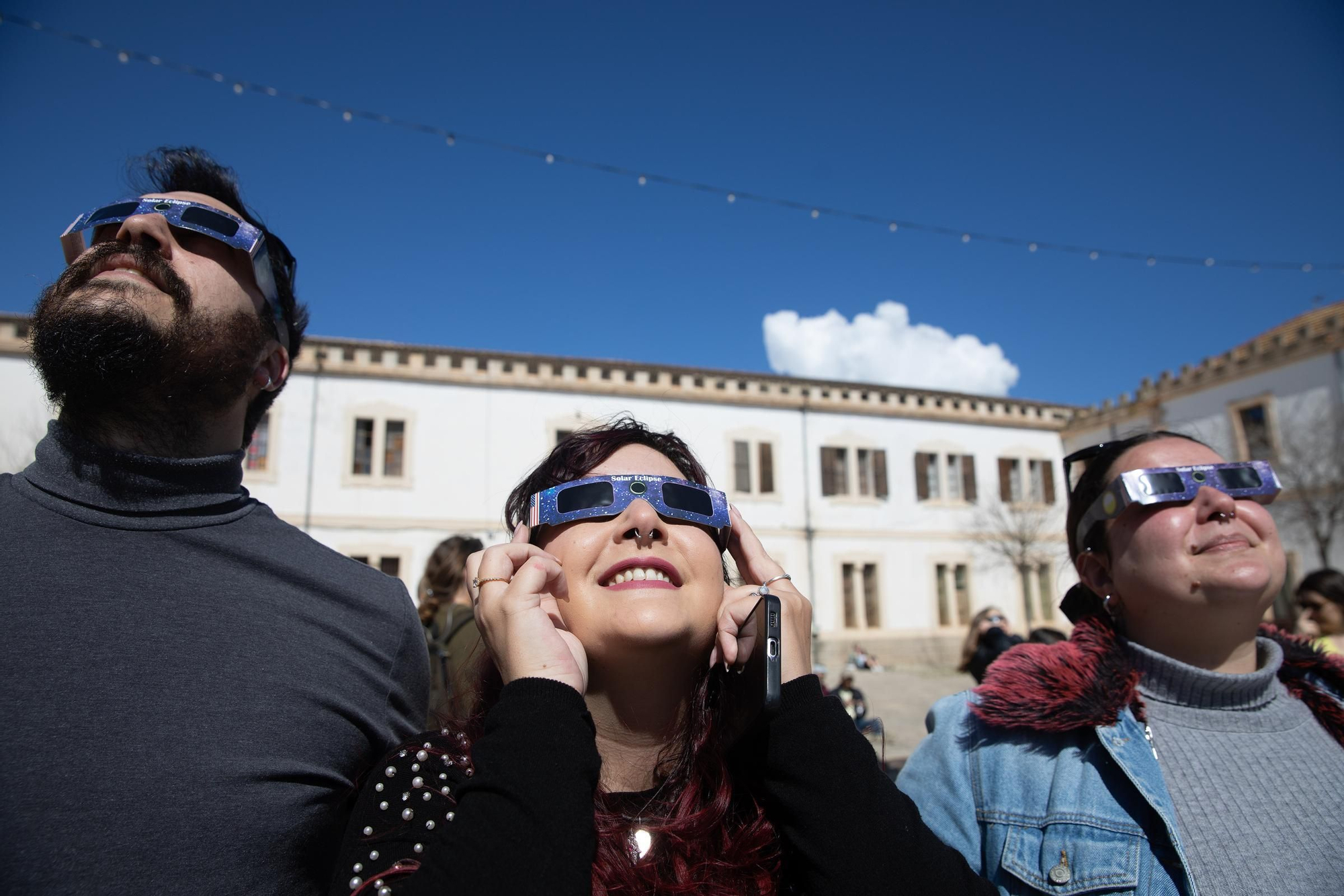 So haben die Menschen auf Mallorca die partielle Sonnenfinsternis bestaunt