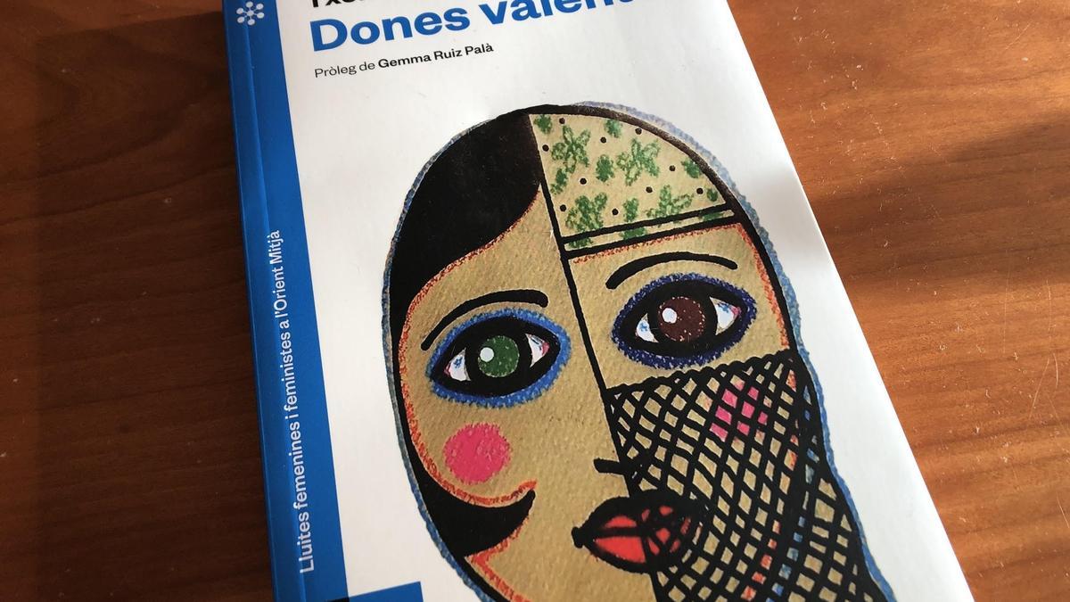 Al març del 2020, Feixas va publicar el seu primer llibre: «Dones Valentes».