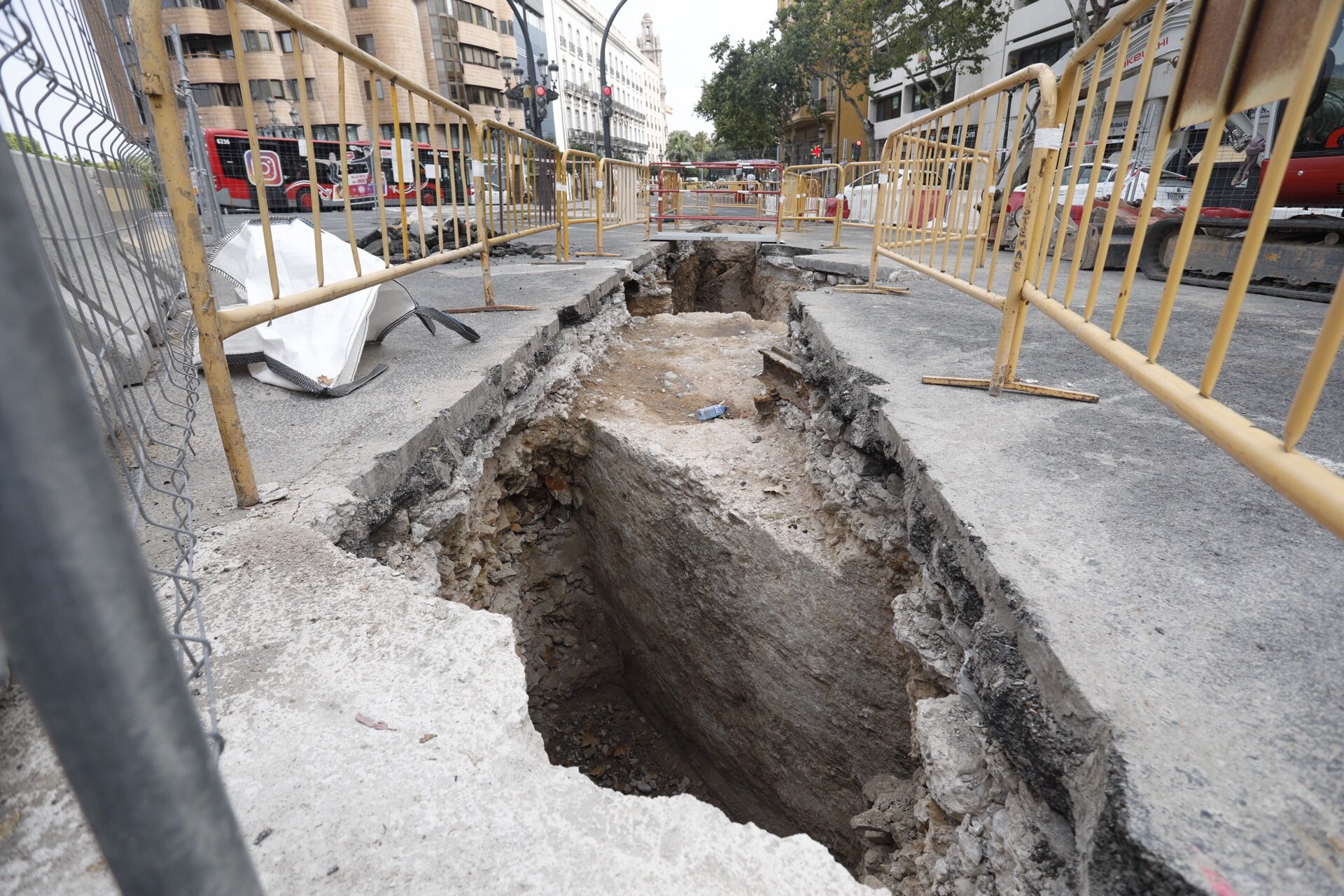 Los restos de la muralla árabe de València que recorren la ciudad