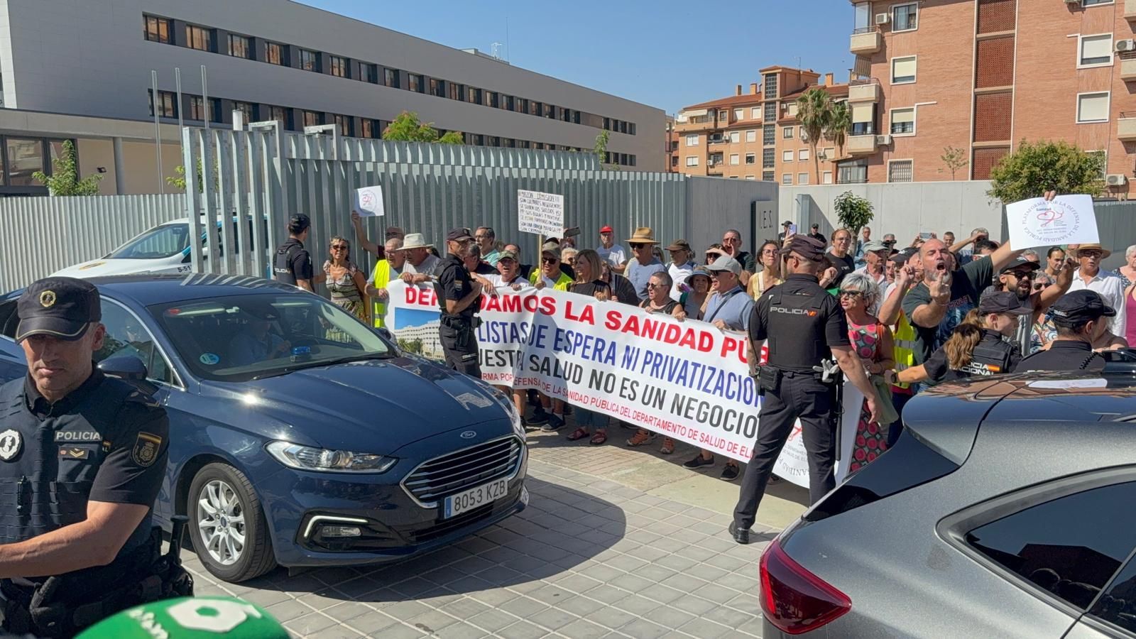 Así ha sido la visita de Mazón al IES Azorín de Petrer