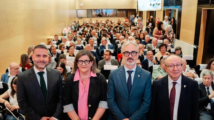 Pilar Garzón, la doctora de Urgencias que rompe el techo de cristal dos veces: primera mujer presidenta del colegio médico gallego tras ser pionera en Ourense