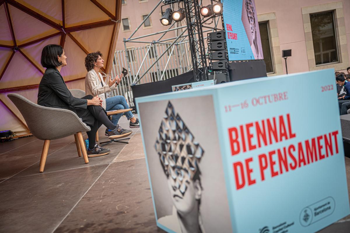 Encuentro entre la filósofa Marina Garcés y varios grupos de secundaria, en el marco de la Bienal de Pensamiento