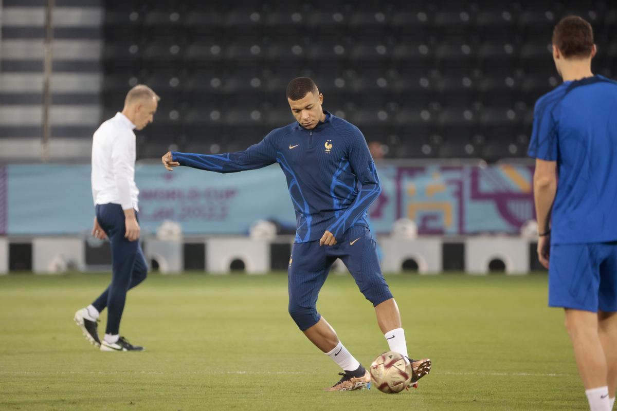 Francia se entrenó al completo en la víspera de la final ante Argentina