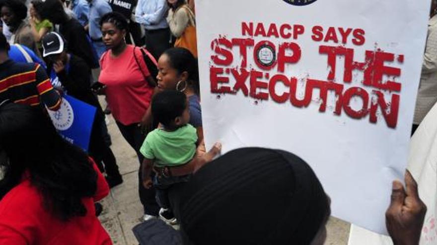 Manifestantes en Georgia piden que no se ejecute a Troy Davis.