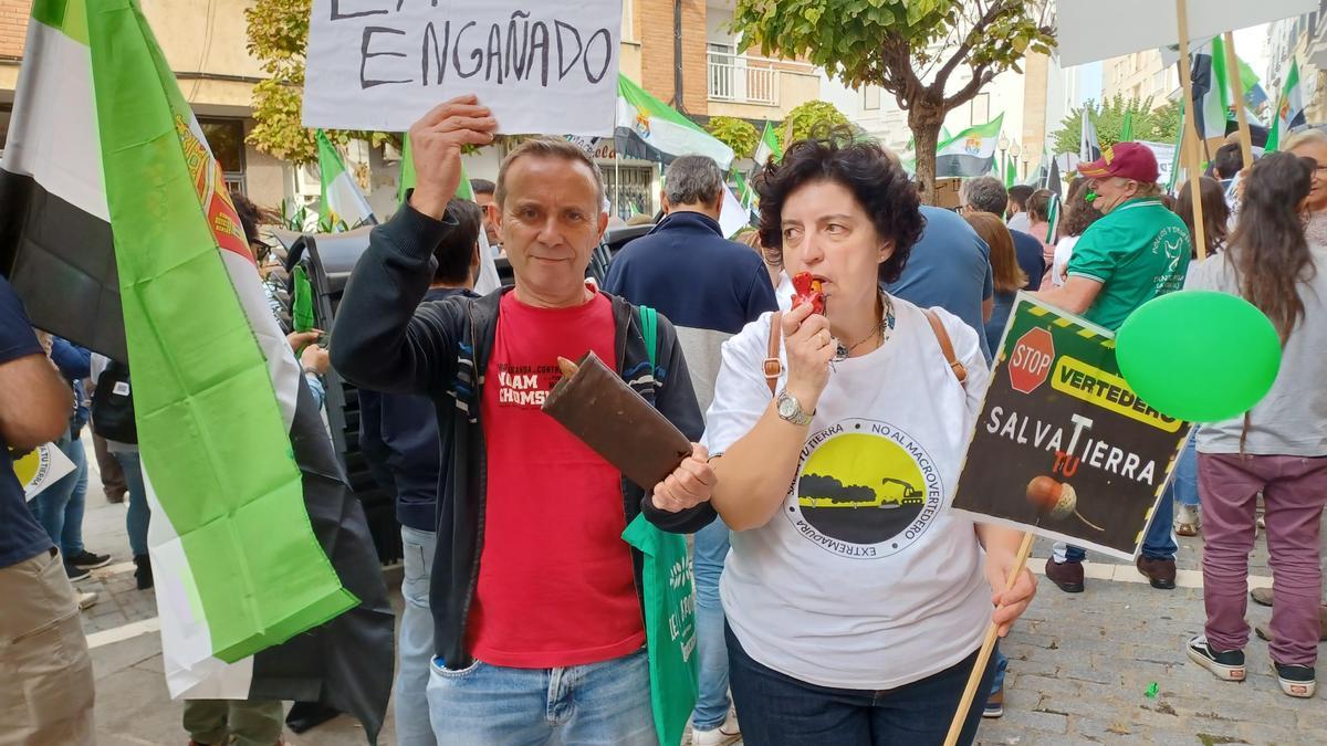 Alfonso Domínguez y María José, en la manifestación de Mérida.