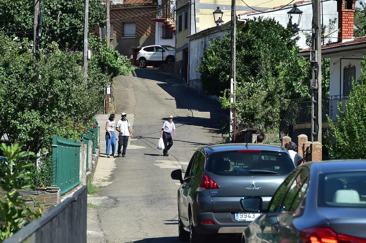 WhatsAppLos vecinos regresan a Horcajo tras permanecer fuera de sus casas desde el martes.Image 2026 08 21 at 14.21.51
