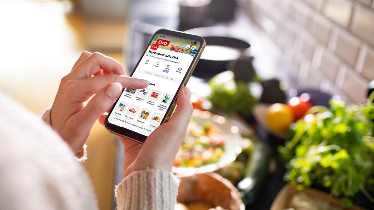 Cestas pequeñas y más frecuentes con protagonismo de los productos frescos: así compra el consumidor español a través de aplicaciones.