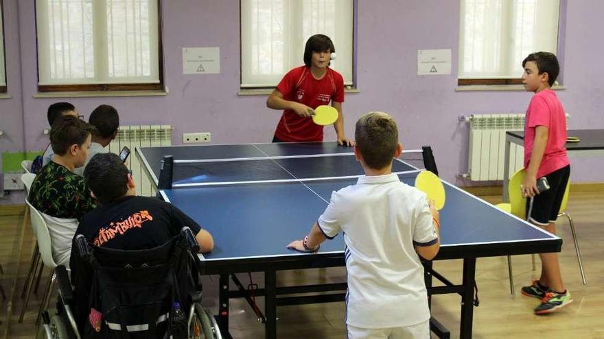 El Punto Joven acoge un participativo campeonato de futbolín y otro de ping pong