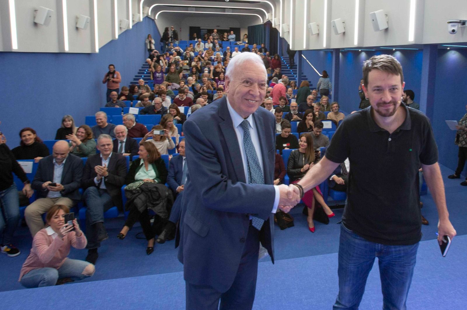 Así ha sido el cara a cara entre García-Margallo y Pablo Iglesias en el Club INFORMACIÓN