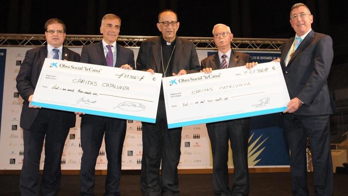 La Confraria dona 45.000 euros a Cáritas