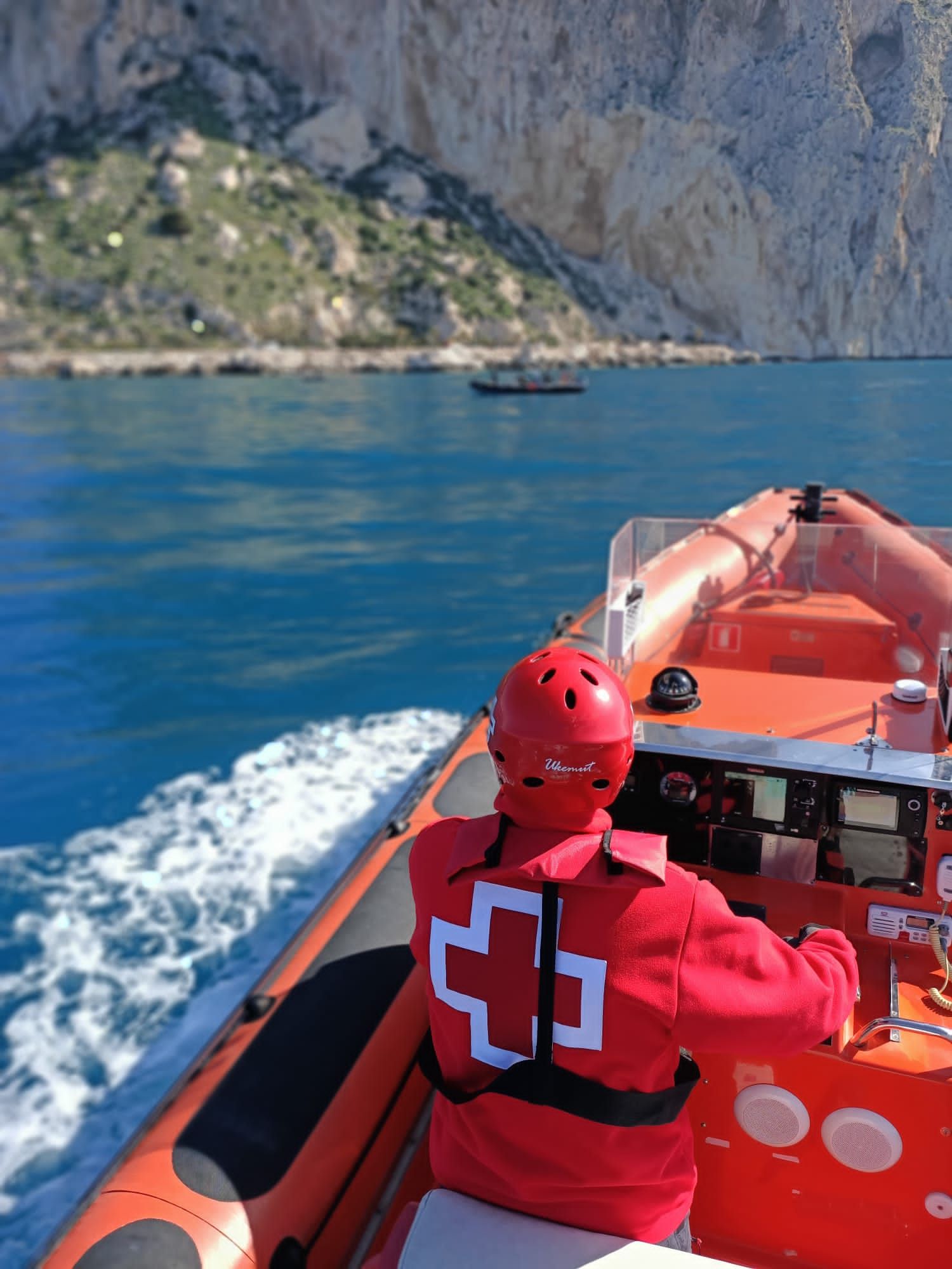 Operación de rescate de los cuerpos de los jóvenes tragados por el mar junto al Peñón de Ifach