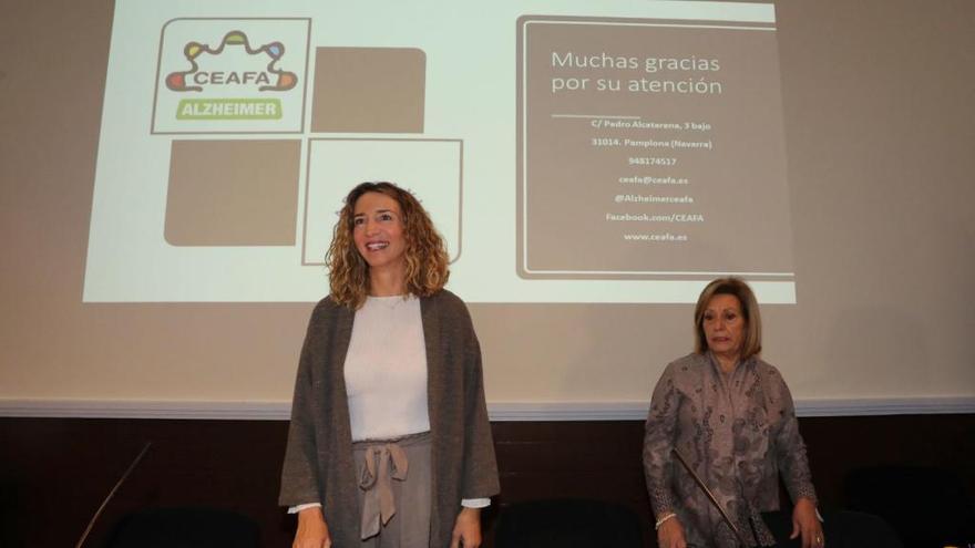 La consejera de Familia, Alicia García, participa en la jornada &quot;Alzheimer #ConCienciaSocial&quot; junto a Milagros Carvajal.