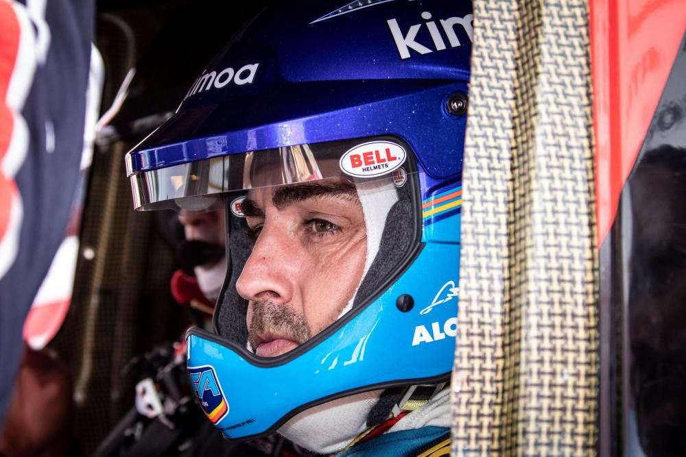 Fernando Alonso ensaya para el Dakar