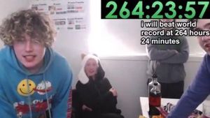 El youtuber australiano Norme en el momento en que sobrepasa las 264 horas y 24 minutos sin dormir en directo