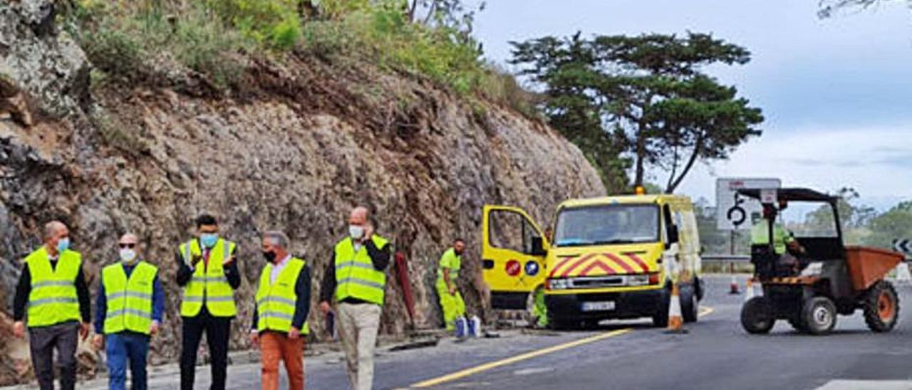 Visita de autoridades a las obras de la carretera de Teror, el pasado noviembre. | | LP/DLP