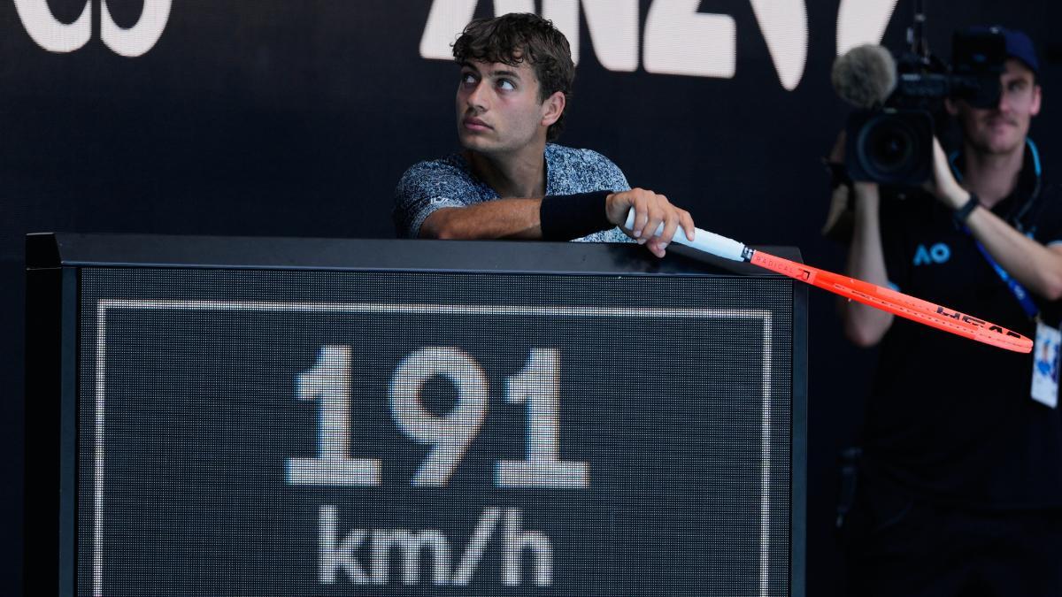 Cobolli durante su derrota ante Fery