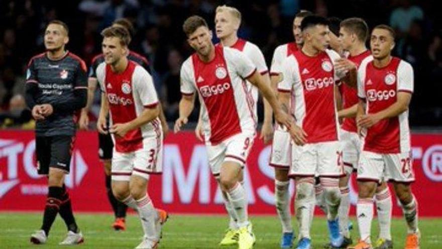 El Ajax debuta en casa con una goleada al Emmen (5-0)